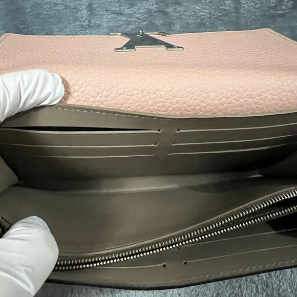 LOUIS VUITTON CAPUCINES WALLET - Picture 15 of 17